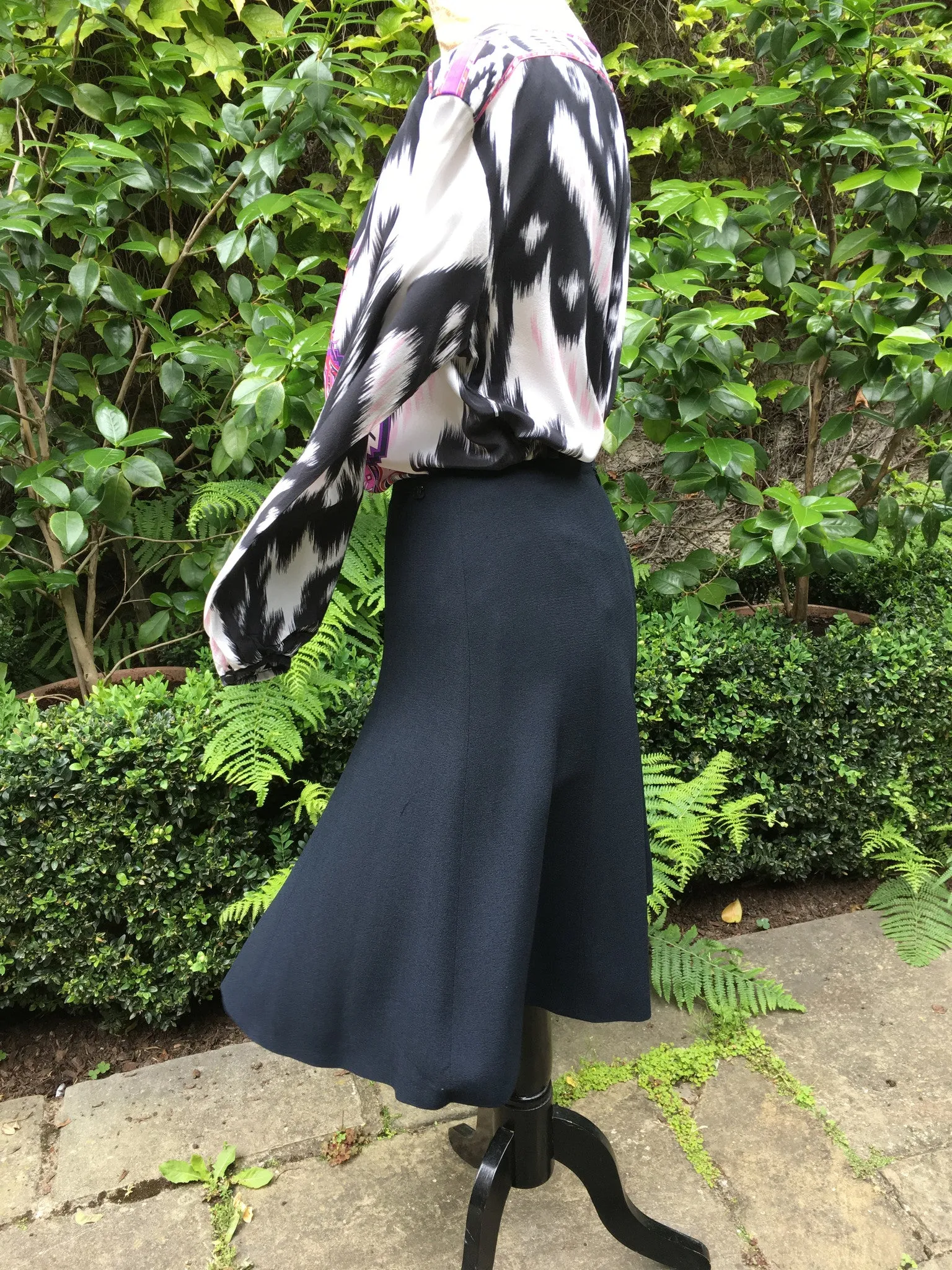 CHANEL 02C NAVY BLUE PLEATED FLARED SKIRT F 40 Ladies
