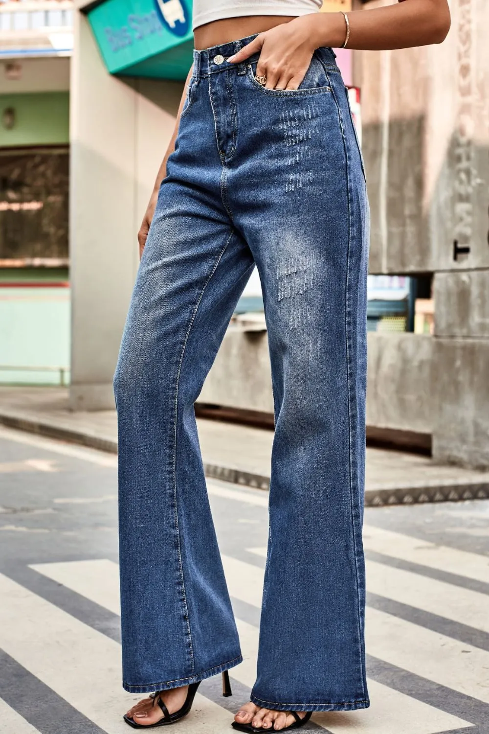 Loose Fit Buttoned Jeans