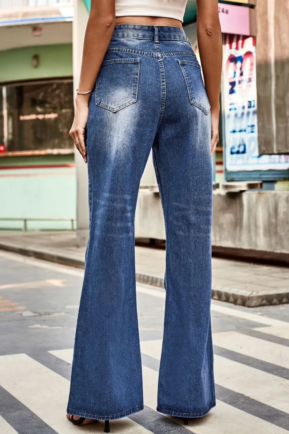 Loose Fit Buttoned Jeans