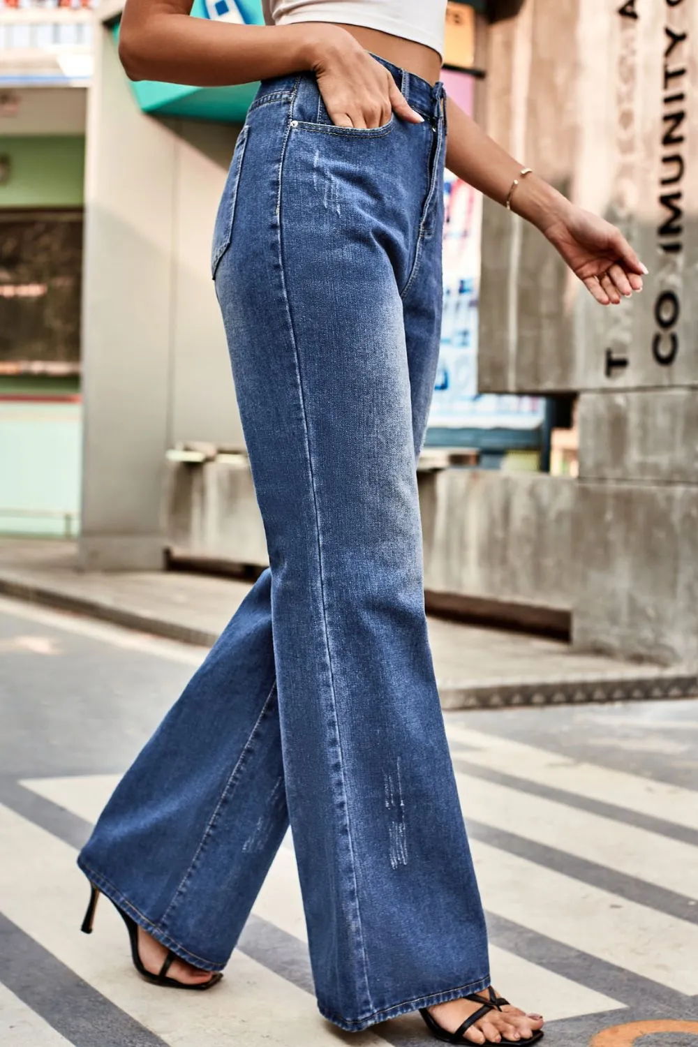 Loose Fit Buttoned Jeans