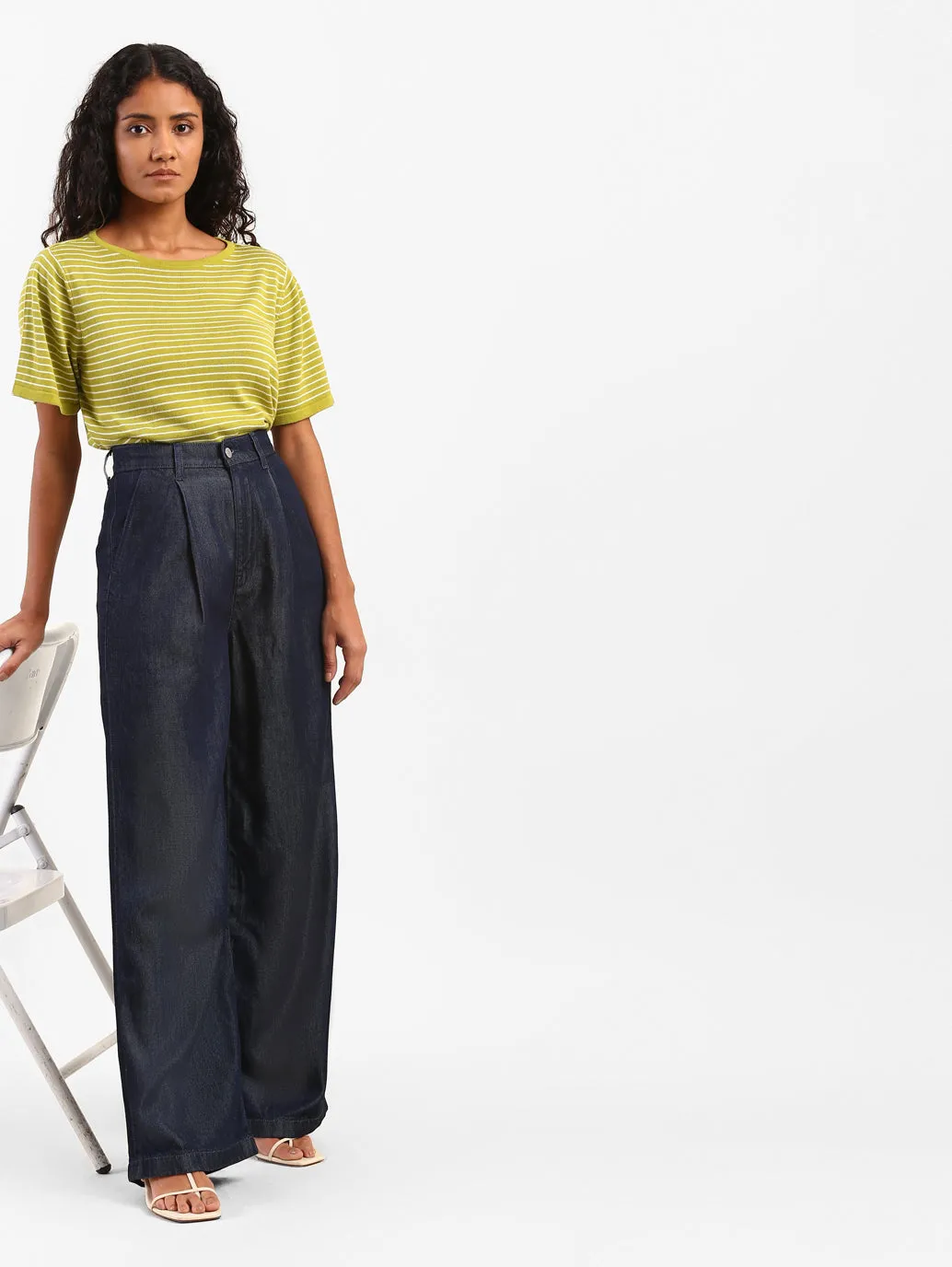 Women's High Rise Loose Fit Jeans